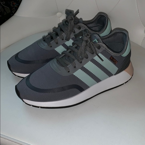 adidas Shoes - Never worn adidas sneakers